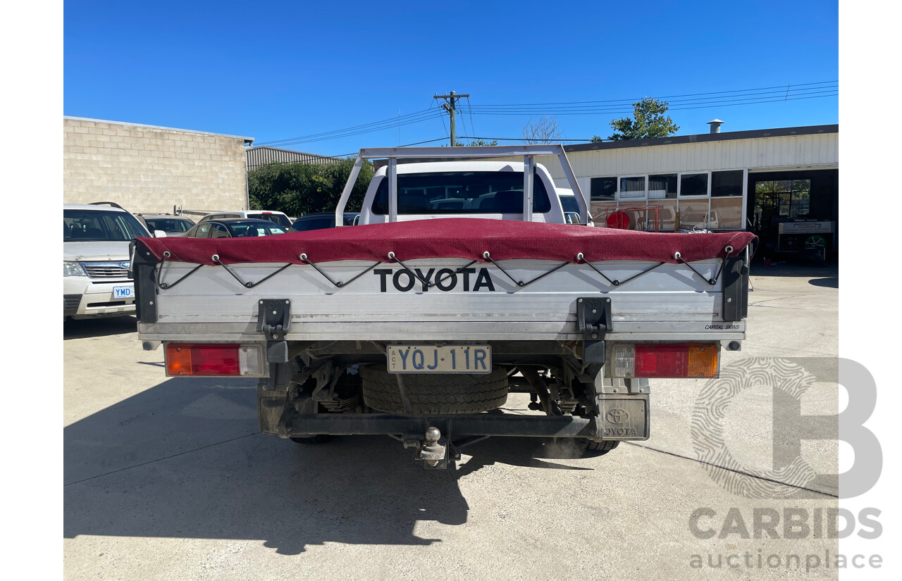 10/2005 Toyota Hilux WORKMATE RWD TGN16R C/Chas White 2.7L
