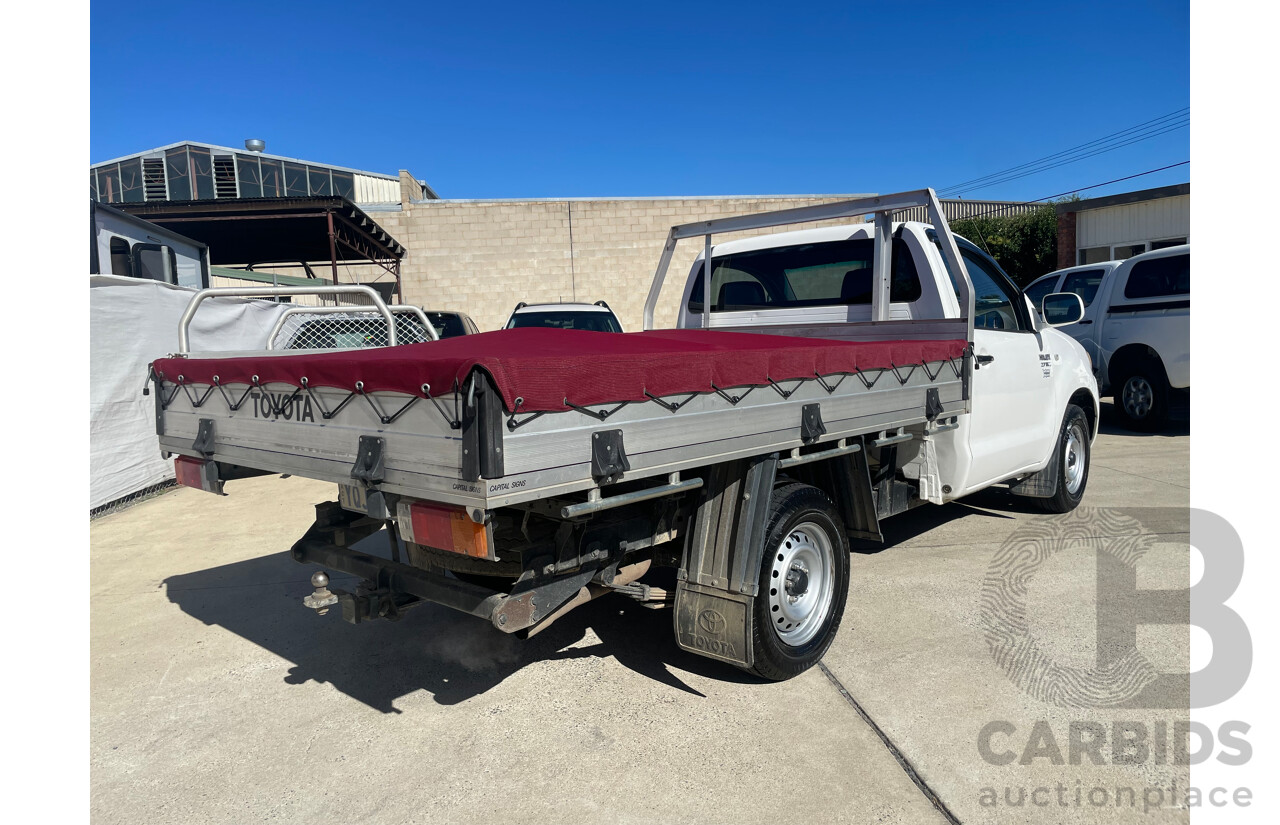10/2005 Toyota Hilux WORKMATE RWD TGN16R C/Chas White 2.7L