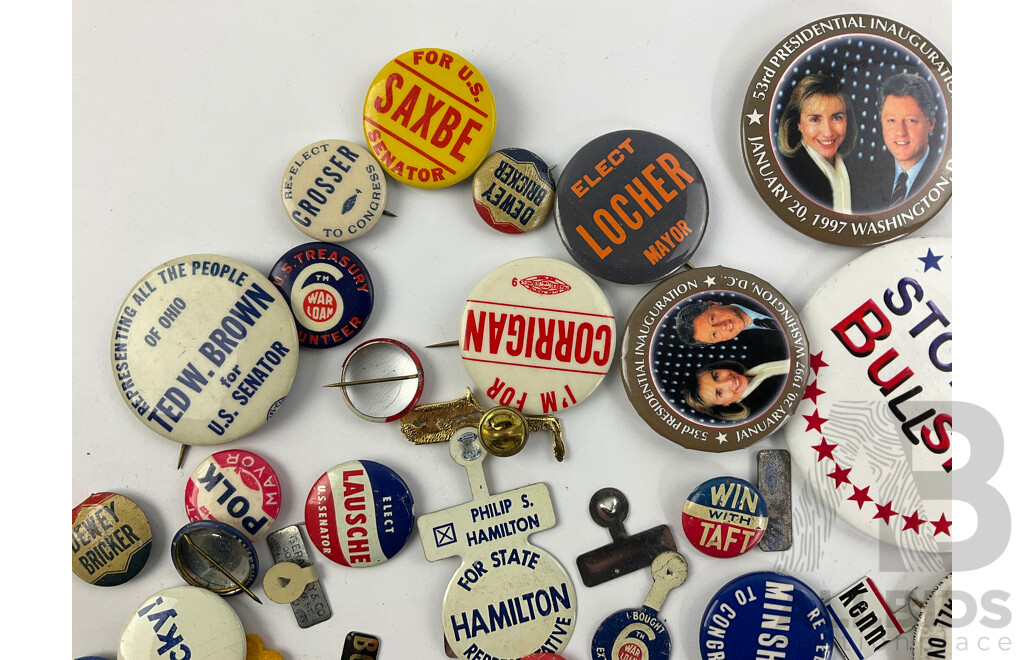 Collection of Vintage USA Campaign Badges and Pins Including Bob Taft Junior, Dewey/Bricker, George Bender, Bill Clinton Inauguration and More