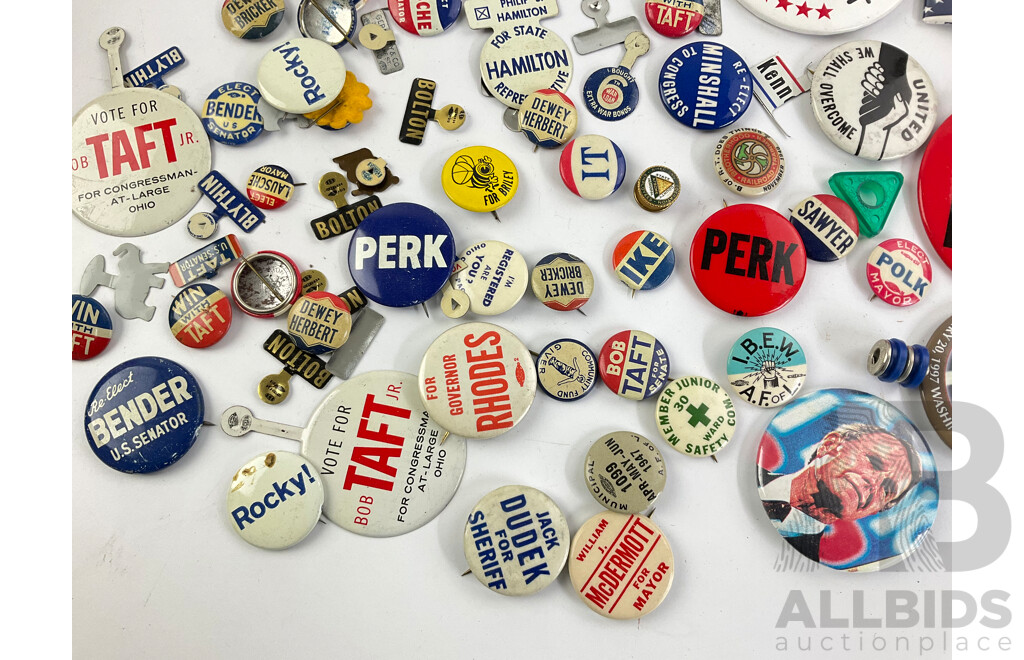 Collection of Vintage USA Campaign Badges and Pins Including Bob Taft Junior, Dewey/Bricker, George Bender, Bill Clinton Inauguration and More