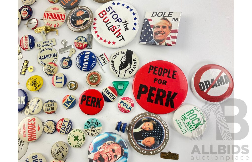 Collection of Vintage USA Campaign Badges and Pins Including Bob Taft Junior, Dewey/Bricker, George Bender, Bill Clinton Inauguration and More