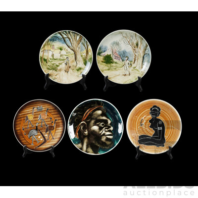 5 Hand Painted Cabinet Plates. 3 signed 'Martin Boyd' (Dia.26cm) and 2 others (Dia.31cm)