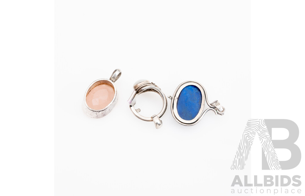 Sterling Silver Lapis Lazuli Cabochon Pendant, Rose Quartz Pendant and FW Button Pearl Ring, 42.34 Grams