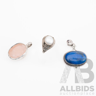 Sterling Silver Lapis Lazuli Cabochon Pendant, Rose Quartz Pendant and FW Button Pearl Ring, 42.34 Grams