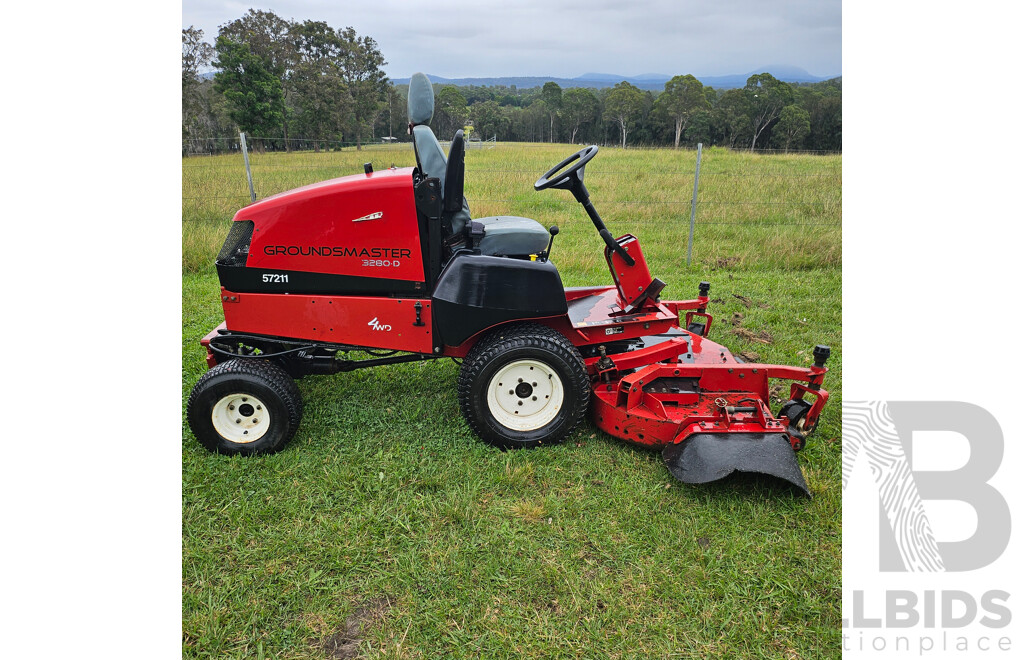 TORO Grounds Master 4WD 3cyl 3280D Diesel Mower