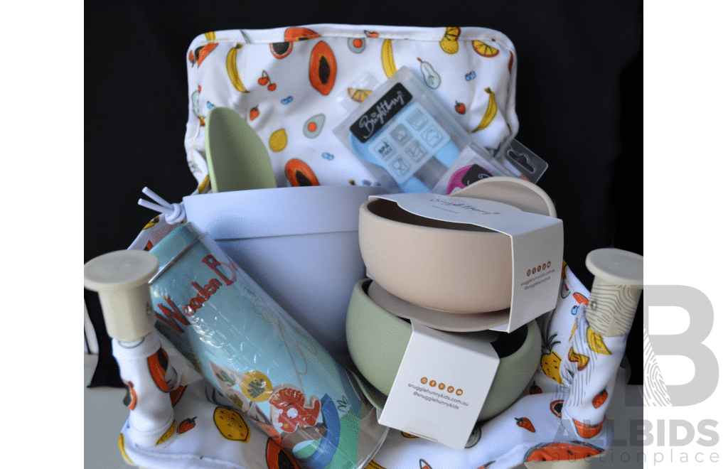 L57 - Beach Baby Bundle - Baby Chair & Hat with Items From Bambi & Bow