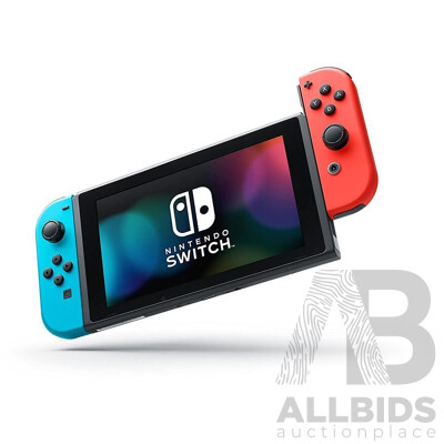 L70 - Nintendo Switch Console and Games   - Valued at $554