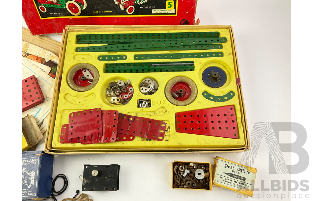Vintage Buz Builder Set Number Five with Boxed Meccano Magic Clockwork Motor