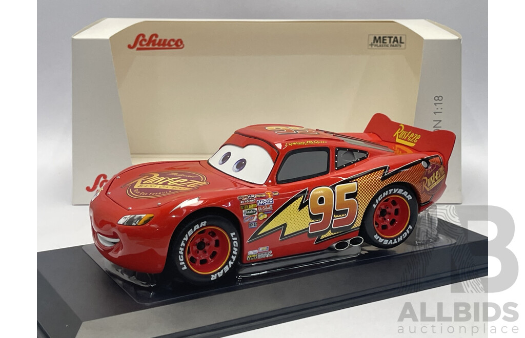 Schuco Lightning McQueen #95 Disney Movie Car W Showcase 1:18 Scale Model Car