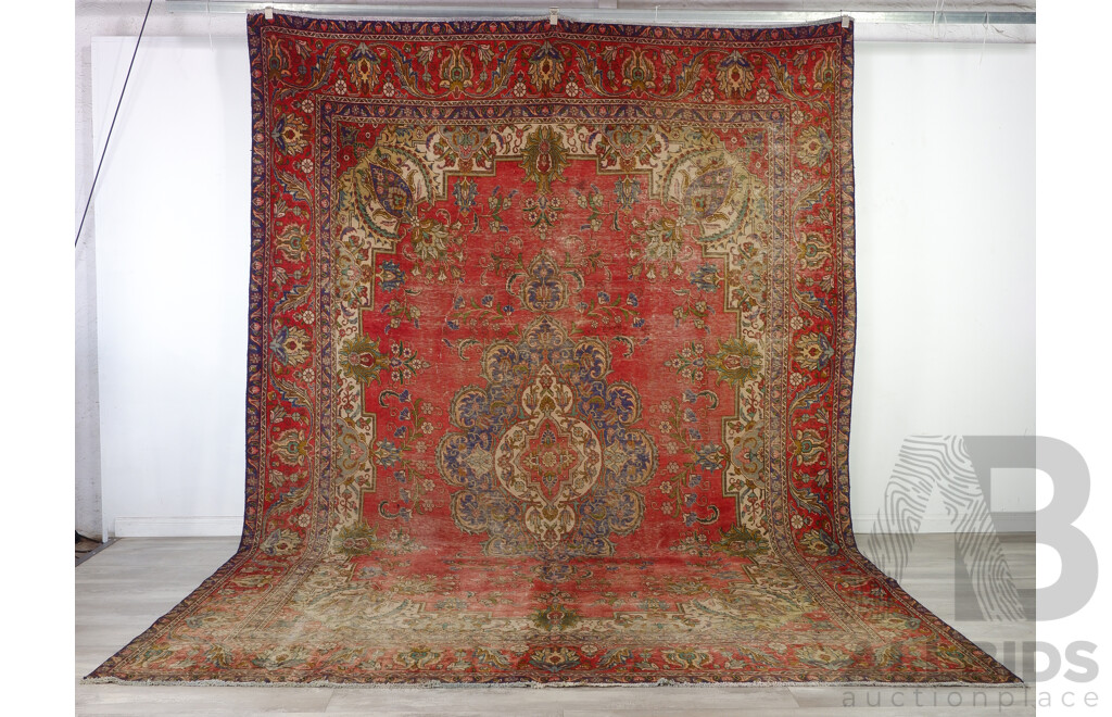 Very Large Hand Knotted Wool Persian Heriz Main Carpet