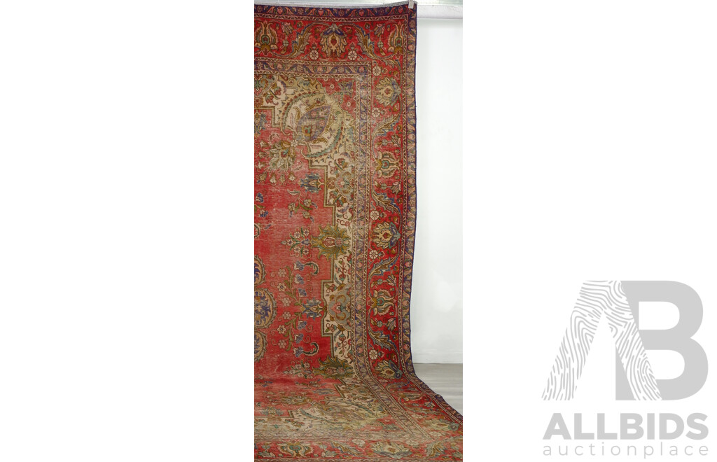 Very Large Hand Knotted Wool Persian Heriz Main Carpet