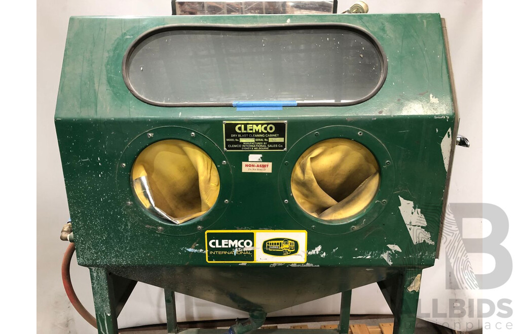 Clemco Dry Blast Cleaning Cabinet