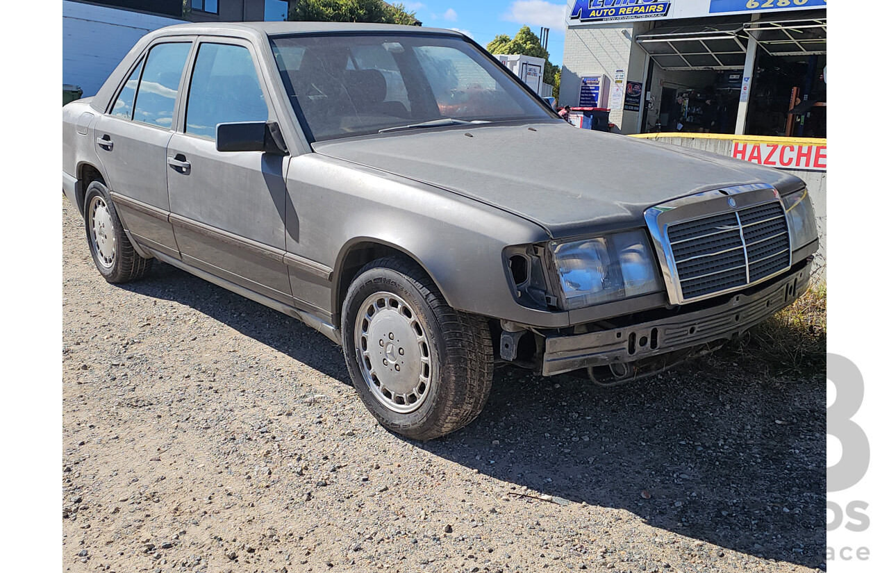 10/1987 Mercedes-Benz 230 E W124 4d Sedan 2.3L