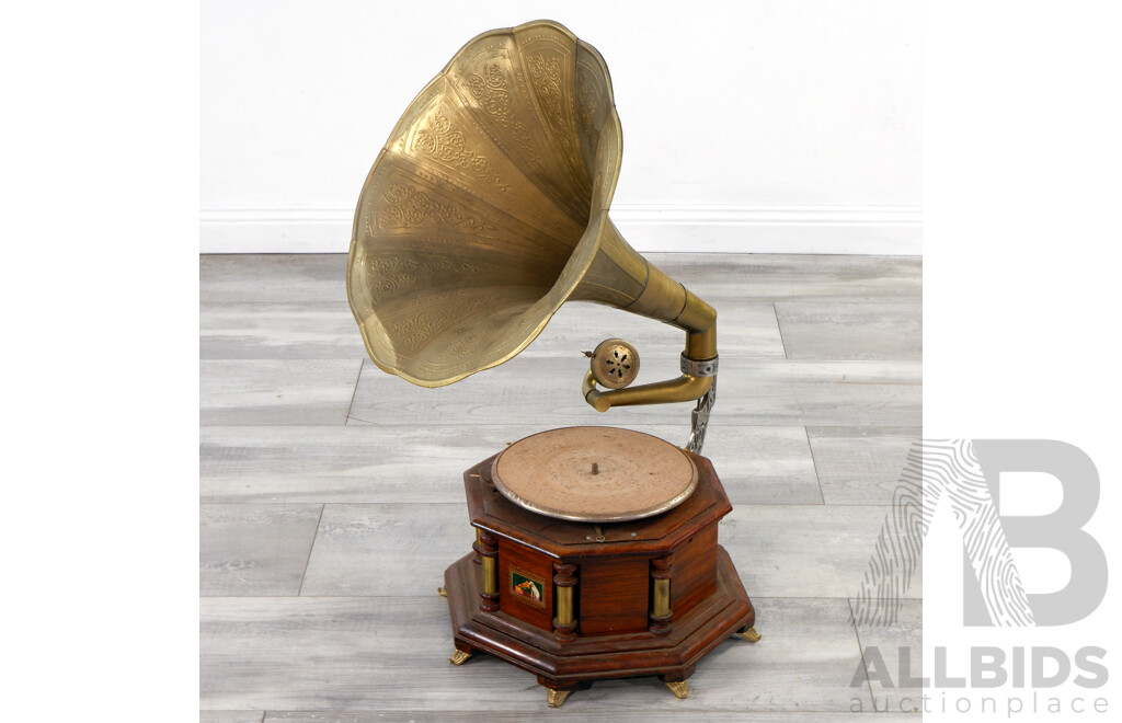 Reproduction HMV Gramophone with Horn