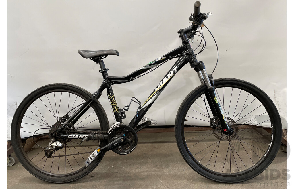 Giant Yukon 21 Speed Mountain Bike