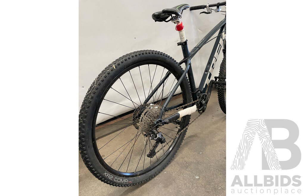 Trek Marlin 8-Speed Mountain Bike