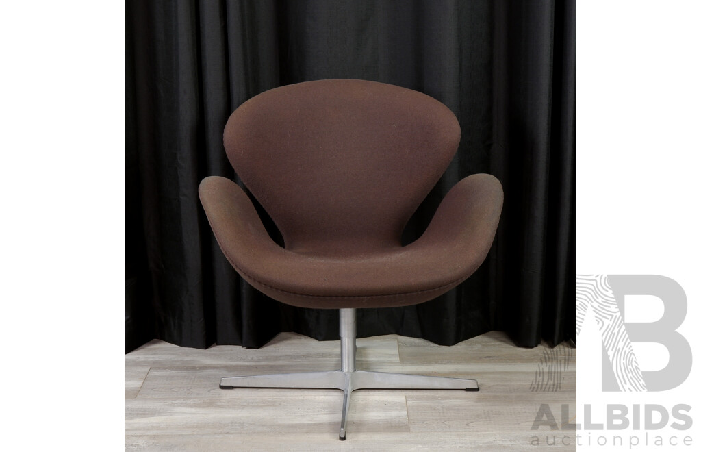 Woollen Upholstered Swan Chair by Arne Jacobsen for the Republic of Fritz Hansen