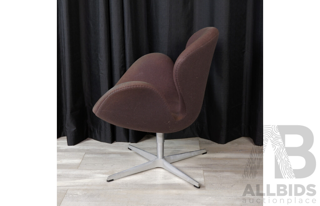 Woollen Upholstered Swan Chair by Arne Jacobsen for the Republic of Fritz Hansen