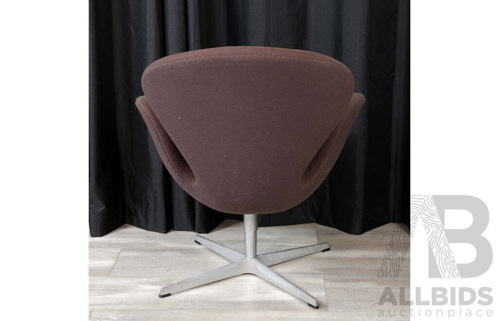 Woollen Upholstered Swan Chair by Arne Jacobsen for the Republic of Fritz Hansen