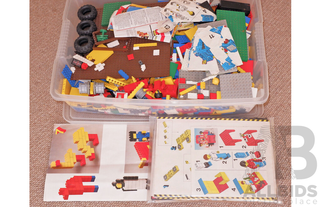 Tub of Miscellaneous Lego