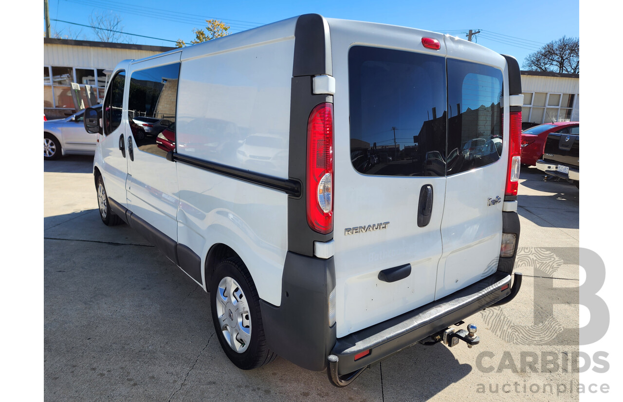 11/2007 Renault Trafic LWB FWD  2D Van White 1.9L