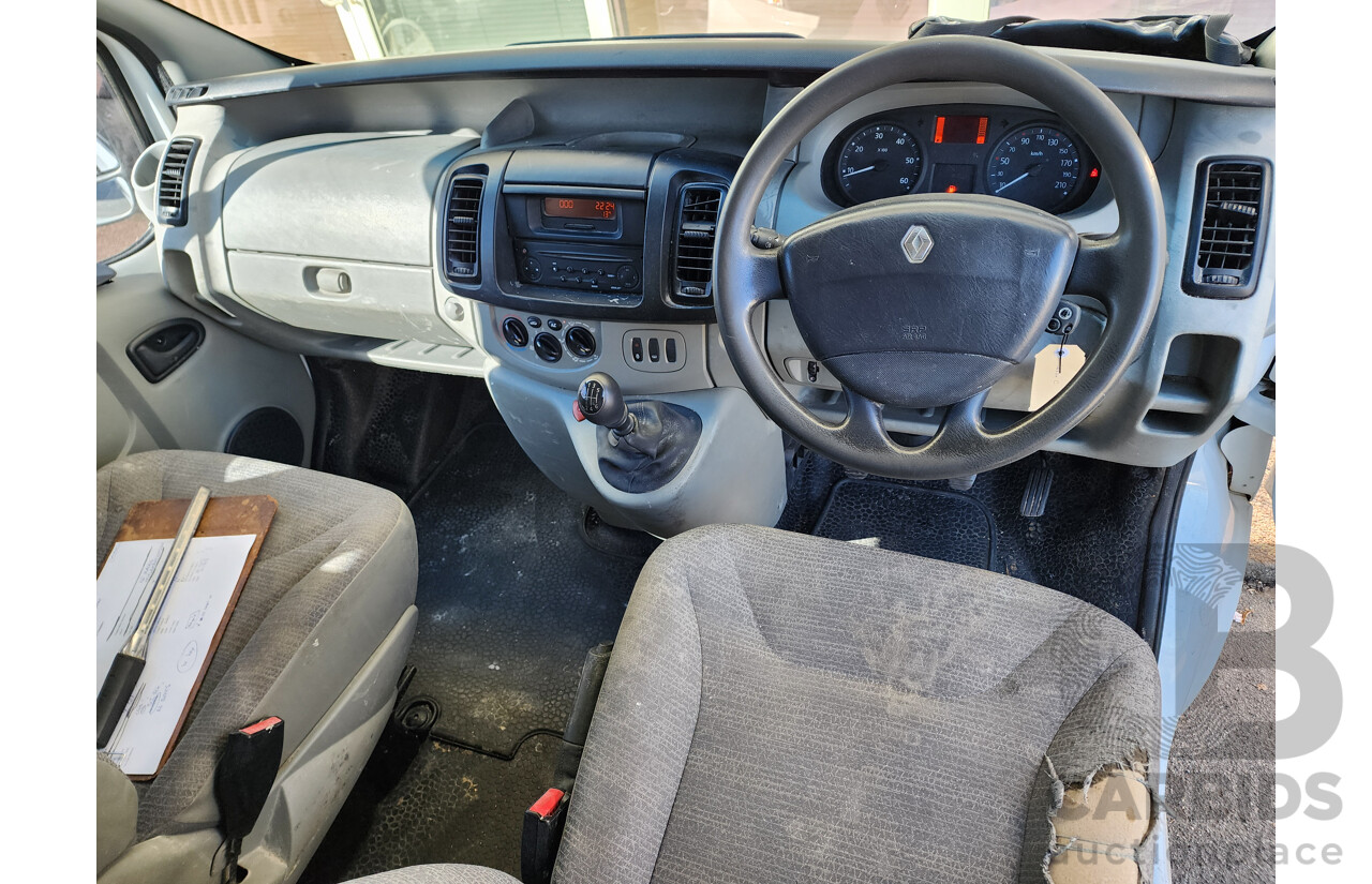 11/2007 Renault Trafic LWB FWD  2D Van White 1.9L