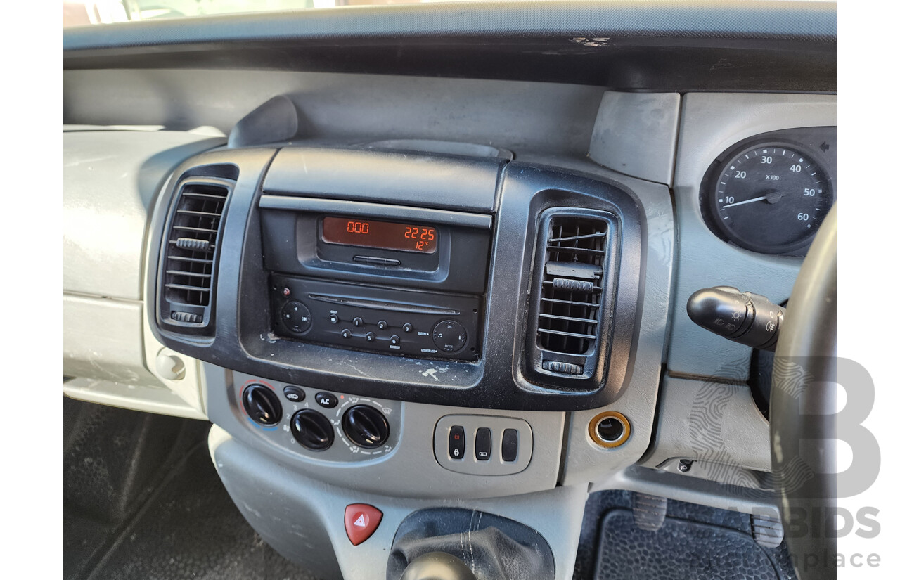 11/2007 Renault Trafic LWB FWD  2D Van White 1.9L