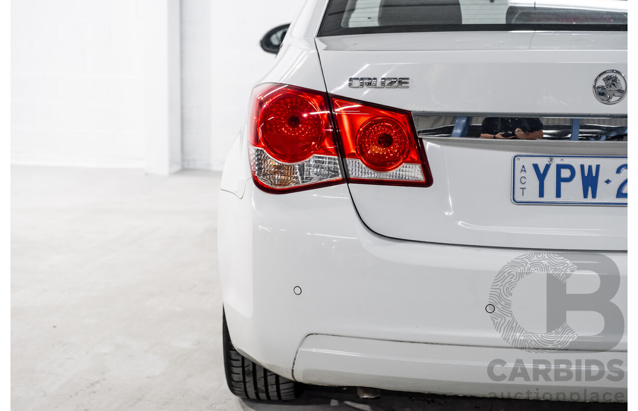 9/2015 Holden Cruze Equipe JH MY15 4d Sedan White 1.8L