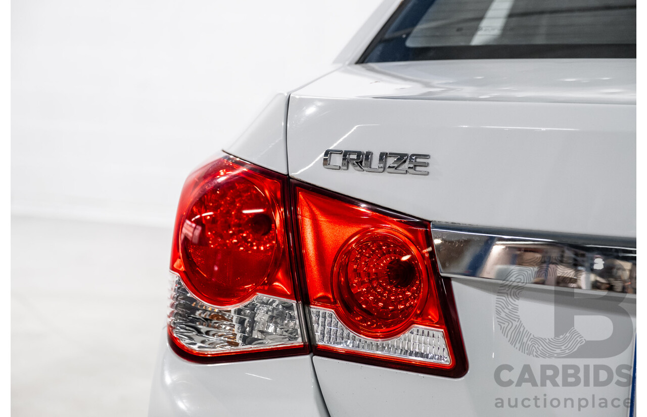 9/2015 Holden Cruze Equipe JH MY15 4d Sedan White 1.8L