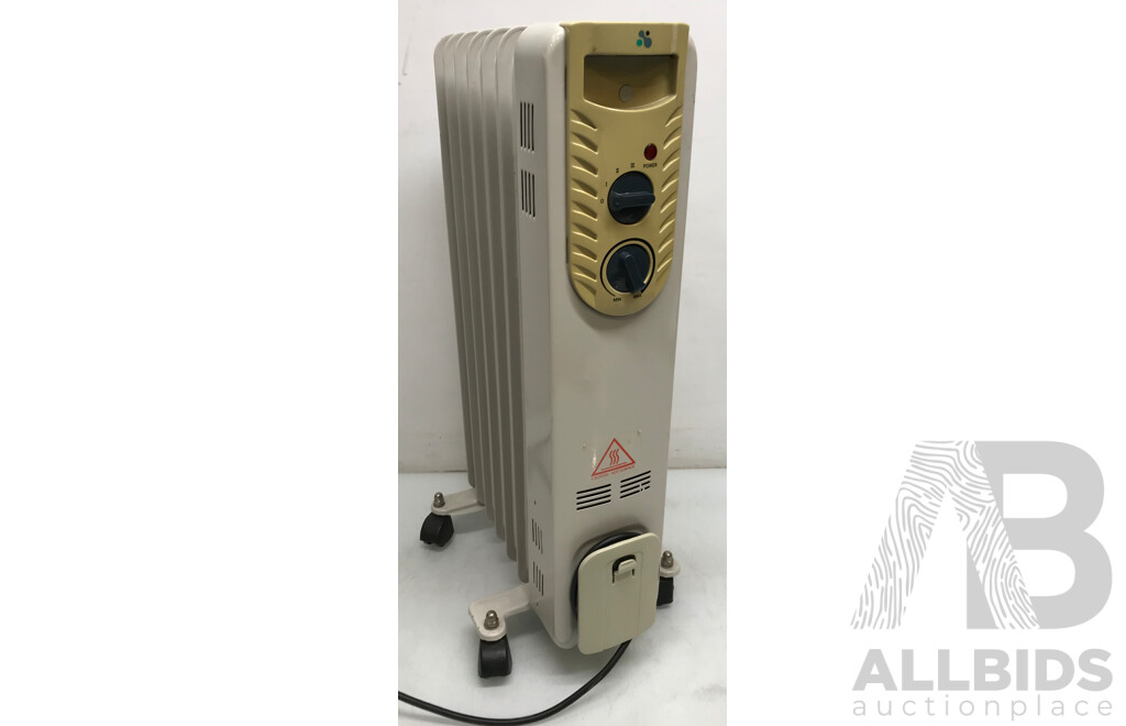 Lumina (CYB40-7T) Oil Heater and Easy Home 7 Fin Oil Column Heater - Lot of 2