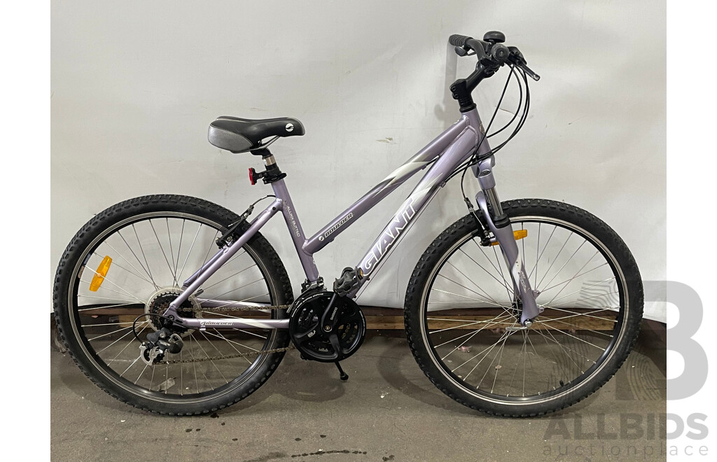 Giant Boulder Ladies Bike