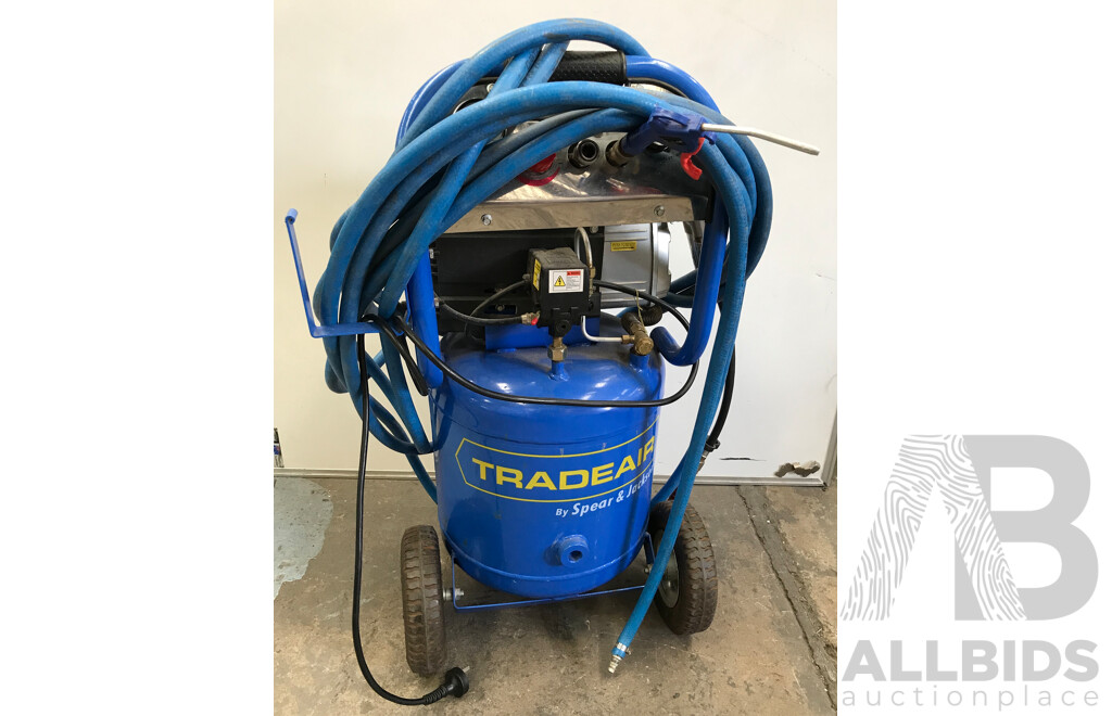 Spear & Jackson (TA-TD2040V) TradeAir Air Compressor on Wheels