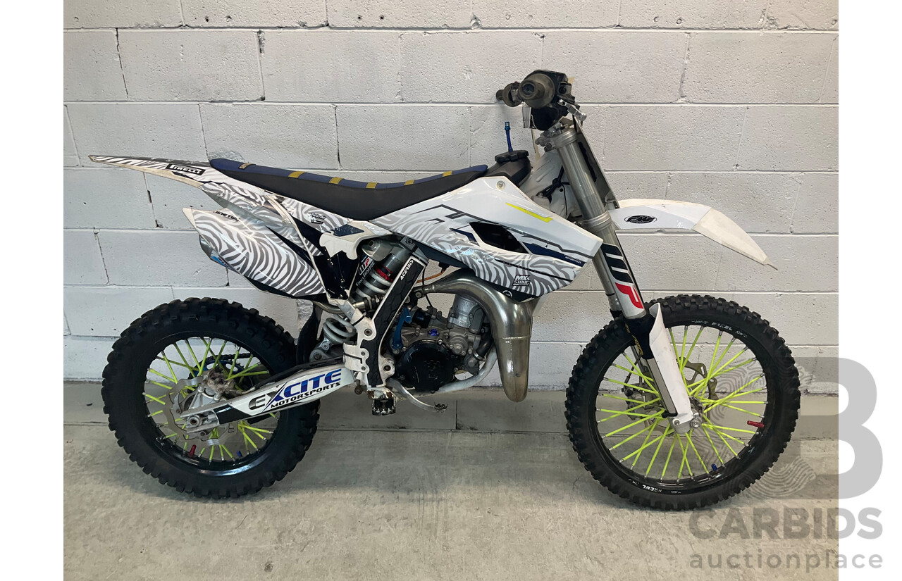 HUSQVARNA HUSKI Dirt Bike