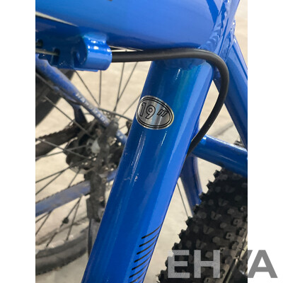 PROGEAR Surge Mountain Bike (19-Inch Frame) - ORP $399.00