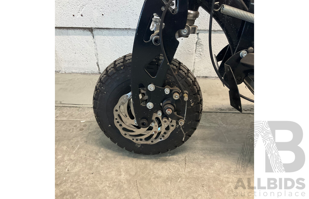 BULLET Stealth I-6 Motorised Scooter