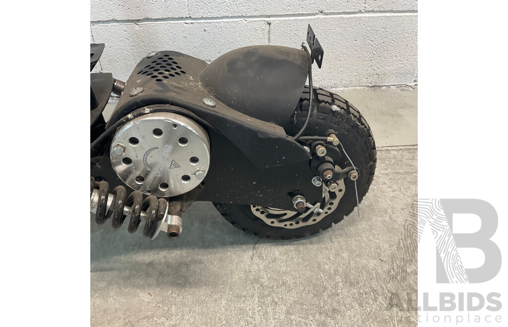 BULLET Stealth I-6 Motorised Scooter