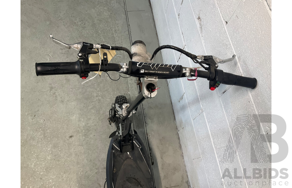 BULLET Stealth I-6 Motorised Scooter