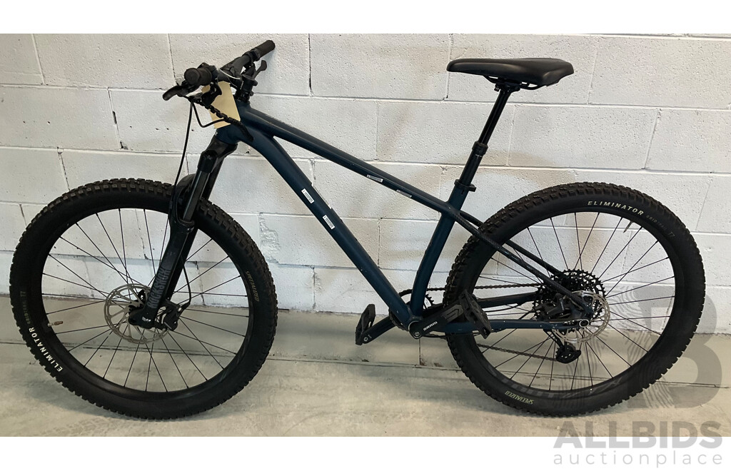 SPECIALISED Fuse Dark Blue Bike (Size M) - ORP $1,899.99