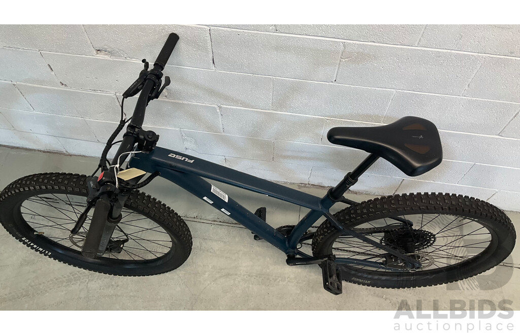 SPECIALISED Fuse Dark Blue Bike (Size M) - ORP $1,899.99