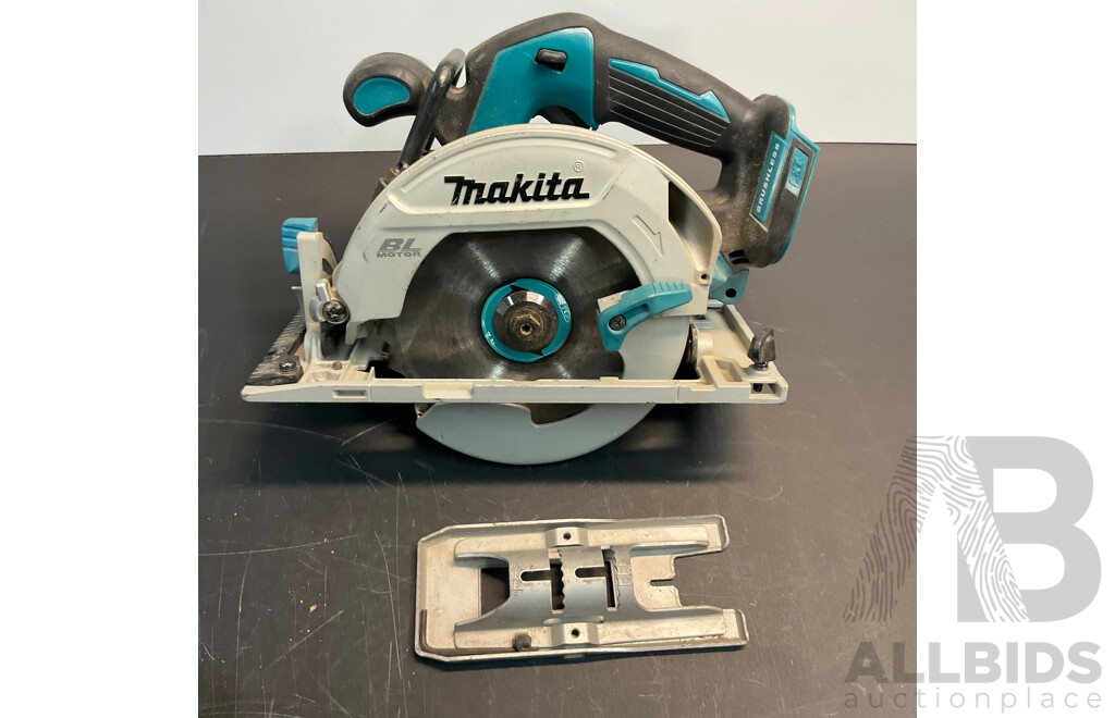 MAKITA DHS 680 Circular Saw & DGA504 Angle Grinder & Charger & 2x Batteries - Lot of 5