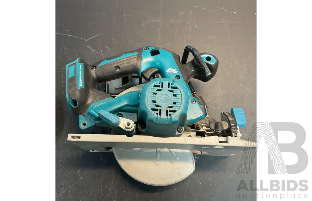 MAKITA DHS 680 Circular Saw & DGA504 Angle Grinder & Charger & 2x Batteries - Lot of 5