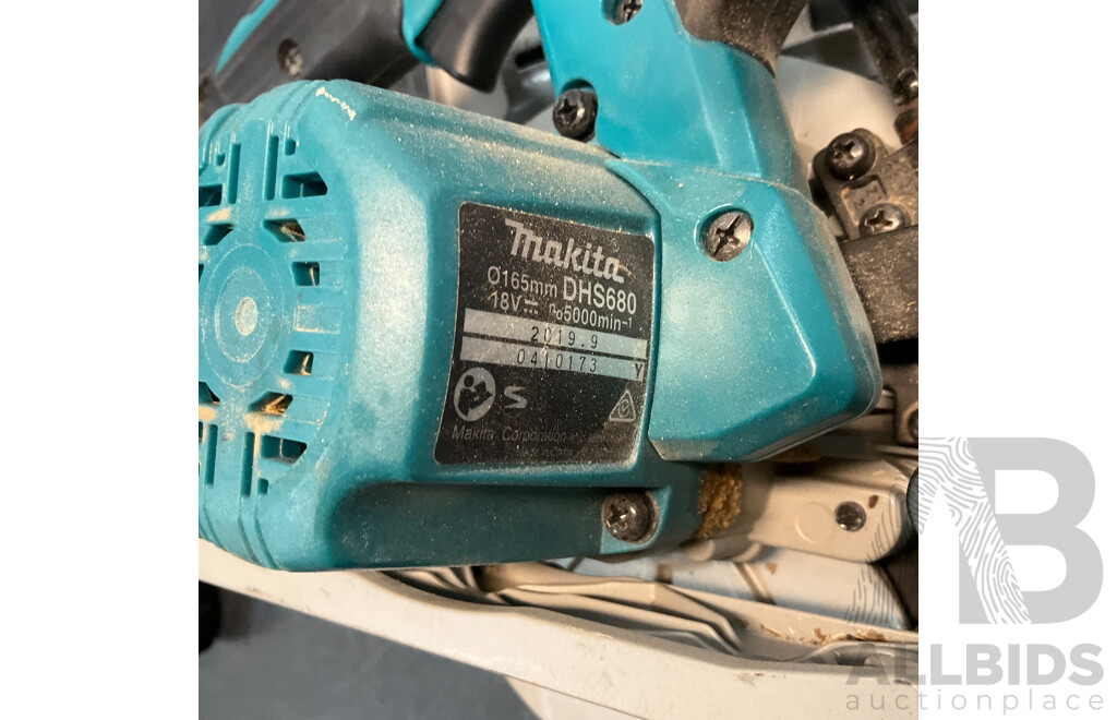 MAKITA DHS 680 Circular Saw & DGA504 Angle Grinder & Charger & 2x Batteries - Lot of 5