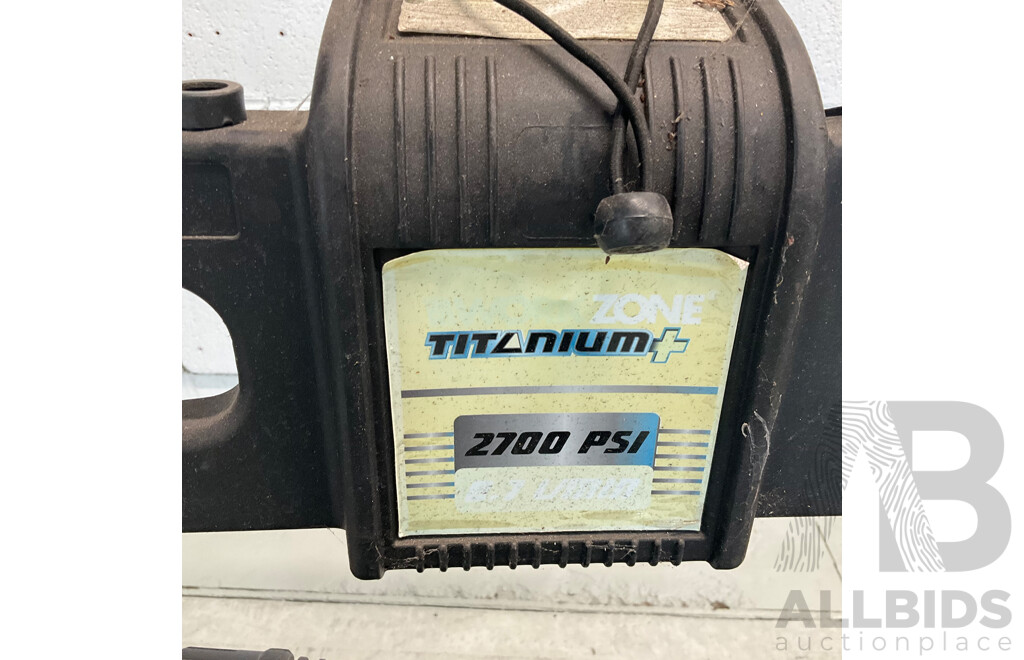 WORKZONE  Titanium 2700psi Petrol Pressure Washer