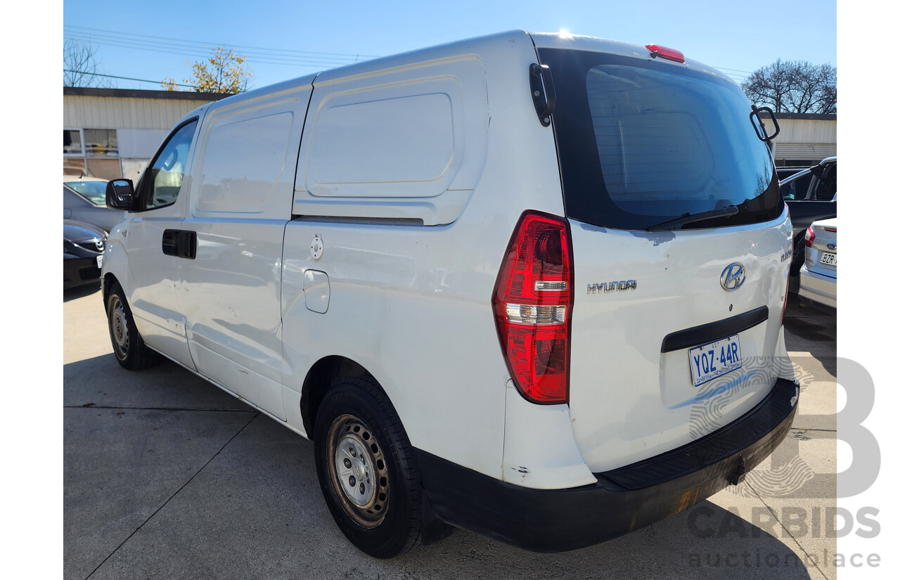 09/2009 Hyundai Iload  RWD TQ 4D Van White 2.5L