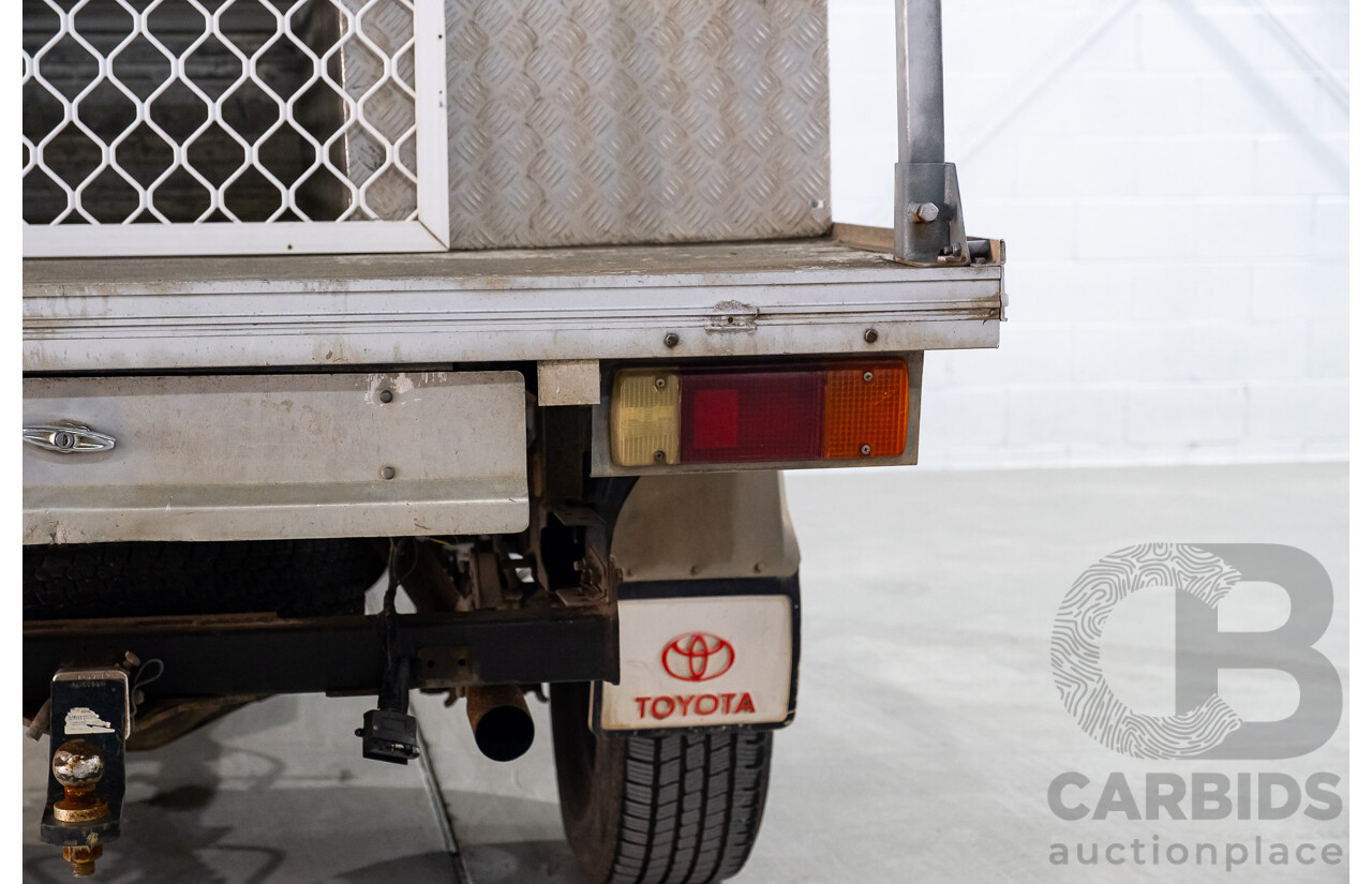 4/2005 Toyota Hilux SR (4x4) KUN26R 2d C/Chas White Turbo Diesel 3.0L