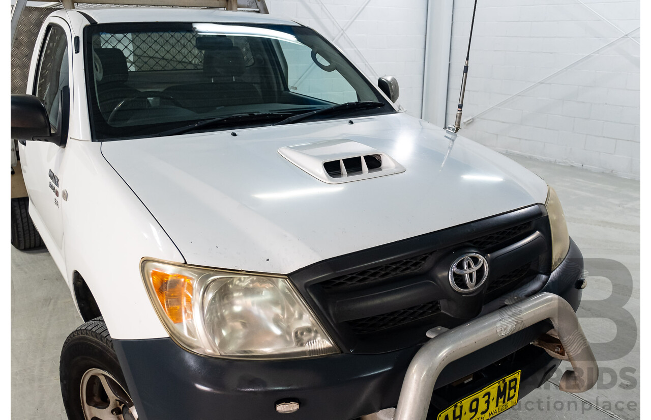 4/2005 Toyota Hilux SR (4x4) KUN26R 2d C/Chas White Turbo Diesel 3.0L