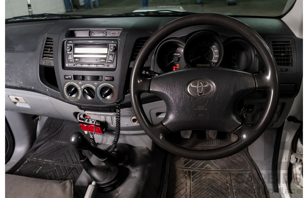 4/2005 Toyota Hilux SR (4x4) KUN26R 2d C/Chas White Turbo Diesel 3.0L
