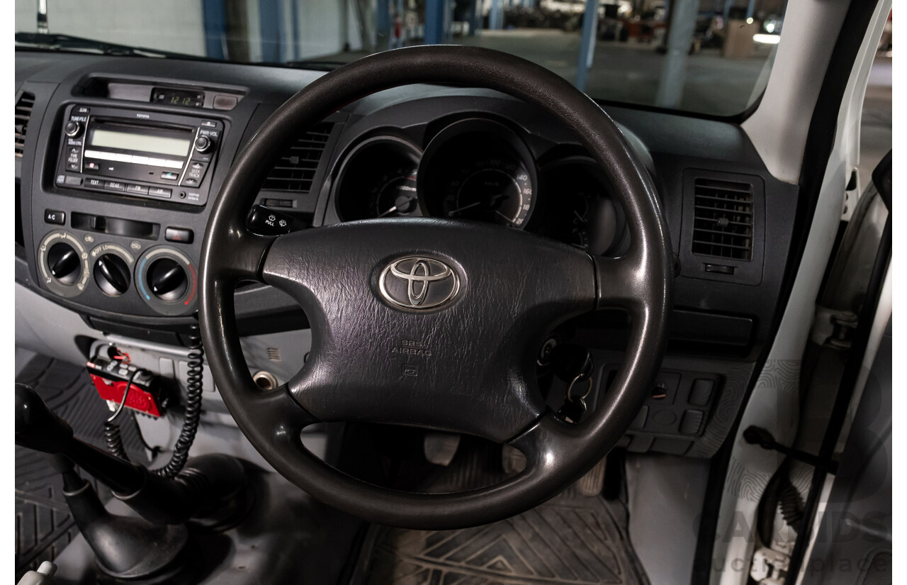 4/2005 Toyota Hilux SR (4x4) KUN26R 2d C/Chas White Turbo Diesel 3.0L