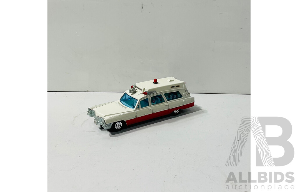 Vintage Dinky Toys Diecast Superior Rescuer Cadillac Ambulance