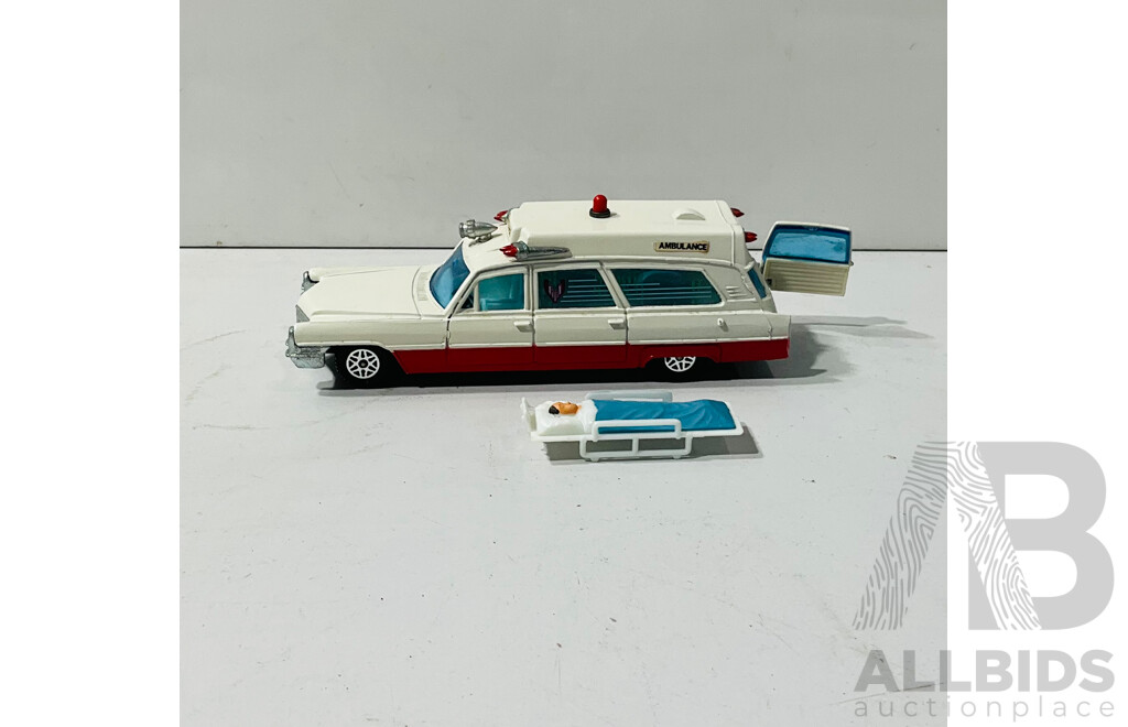 Vintage Dinky Toys Diecast Superior Rescuer Cadillac Ambulance